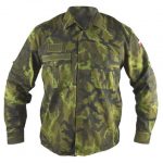 Originál AČR košile AČR vzor 95 194/41-42 Košile vz.95 AČR   letní košile 2000 s potiskem k nošení ke stejnokroji 95 letnímu se zeleným potiskem pro běžnou služební činnost košile s vyztuženým límečkem se zapínáním na knoflíky 2 náprsní kapsy na knoflíky na pravé kapse našit suchý zip na jmenovku a nad touto kapsou je další suchý na hodnost levý rukáv opatřen přišitou nášivkou malá barevná vlajka České republiky rukávy se zapínají na knoflíky a po srulování rukávu vytvoříme krátký rukáv