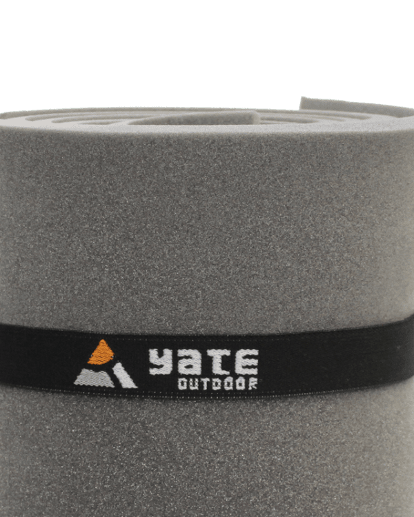 YATE gumička stahovací s logem YATE Praktická gumička pro skladování karimatky a jiného materiálu. Originál s logem YATE. Cena za kus.   Parametry:   Materiál:    pruženka Barva: černá s logem Rozměr: obvod 42 cm x šíře 2 cm      Obecné informace o produktu   Záruční doba 24 měsíců Výrobce Yate