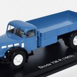 Premium ClassiXXs model Škoda 706 R Valník 1952 model Škoda 706 R Valník 1952 - kovový model auta   měřítko: 1:43 Barva: sv. modrá Balení: plastová krabička Výrobce: Premium ClassiXXs
