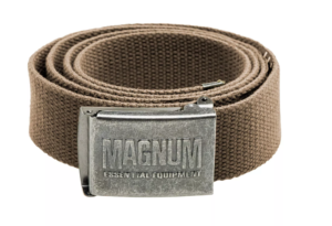 Magnum opasek Magnum Essential coyote opasek MAGNUM Essential - coyote    kovová přezka s vystouplým logem  přezka obsahuje v zadní části po rozepnutí pásku otvírák na lahve  délka: 140cm  nastavitelná velikost  unisex