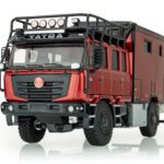 Kaden model Tatra Terra 4x4 expediční speciál Limitovaný model TATRA Terra Expediční speciál JITKA. Sběratelský model v měřítku 1:43. Balený do speciálního obalu s popisem vozu přímo od majitele. Detailně zpracovaný model.   měřítko: 1:43 materiál: kov ruční výroba vyrobeno v ČR výrobce: Kaden