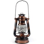 lampa petrolejová 25cm Hurricane Retro Klasická petrolejová lucerna v RETRO designu je ideálním společníkem pro jakoukoli venkovní aktivitu. Může být také použit jako atmosférické osvětlení nebo pro kempování. Lucerna má praktickou kovovou rukojeť. Hoří s jednou nádrží paliva asi 20 hodin a pracuje s lampovým čirým olejem nebo petrolejem.   klasický design petrolejky nastavitelný plamen pomocí hladce pohyblivým knotem vysoce kvalitní zpracování výška: 25 cm průměr dna - 15 cm objem nádržky: 340 ccm na petrolej nebo čistý lampový olej doba hoření cca 20 hodin