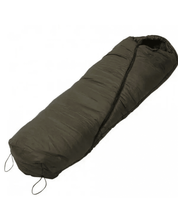 Originál AČR pytel spací pro průzkumníky zimní R/S vz. 2007/2008 Armádní originál použitý spací pytel pro průzkumníky AČR. Spací pytel je naplněn pěti vrstvami náplně PrimaLoft Sport 100 a lze jej použít až do -30 °C. Zapínání je řešeno masivním obousměrným YKK zipem