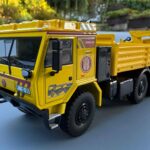 Kaden model Tatra 815-7 valník s rukou prototyp s potiskem Sběratelský a perfektně propracovaný kovový model v měřítku 1:43 s možností odklápění kabiny a resinovou korbou.    měřítko: 1:43 materiál: kov ruční výroba vyrobeno v ČR výrobce: Kaden