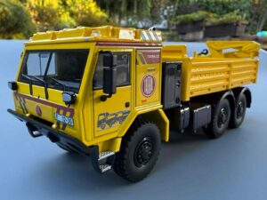 Kaden model Tatra 815-7 valník s rukou prototyp s potiskem Sběratelský a perfektně propracovaný kovový model v měřítku 1:43 s možností odklápění kabiny a resinovou korbou.    měřítko: 1:43 materiál: kov ruční výroba vyrobeno v ČR výrobce: Kaden