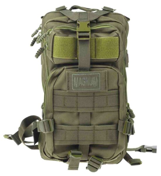 Magnum batoh Magnum FOX oliva taktický batoh Magnum v olivové barvě molle systém tři hlavní kapsy 2x malá kapsa s přihrádkami camelbag kapsa + vývody polstrované ramenní popruhy - možnost odejmutí objem: 25 litrů  rozměry: 41 x 24 x 25 cm hmotnost: 1