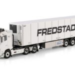 WSI Models model Volvo FH4 6x4+box trailer Fredstad kovový sběratelský model v měřítku 1:50 výrobce WSI models