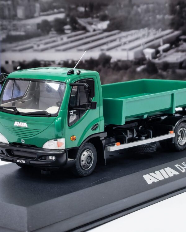 FOXtoys model AVIA D-Line zelená kontejner výrobce modelu: Foxtoys měřítko: 1:43 materiál: kov/plast model je dodáván v plastové vitríně