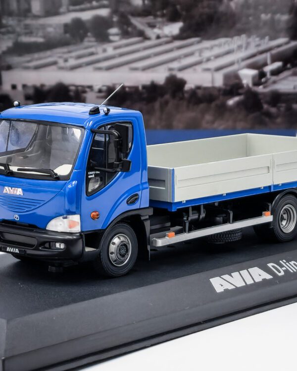 FOXtoys model AVIA D-Line modrá valník výrobce modelu: Foxtoys měřítko: 1:43 materiál: kov/plast model je dodáván v plastové vitríně