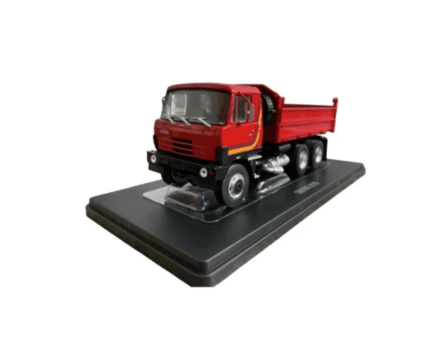 Tatra model Tatra T815 6x6 S3 Detailně zpracovaný model legendárního sklápěcího nákladního vozu Tatra T815 S3 potěší každého sběratele i fanouška techniky. Věrné proporce